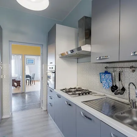 Apartment Guesthost - Foce Charming Seaview Flat *