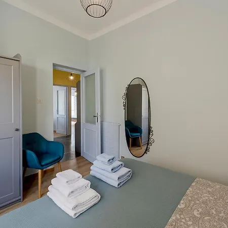 Apartamento Guesthost - Foce Charming Seaview Flat