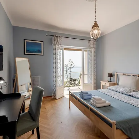 Apartamento Guesthost - Foce Charming Seaview Flat *