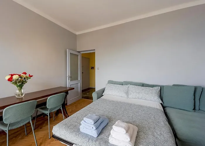 Guesthost - Foce Charming Seaview Flat