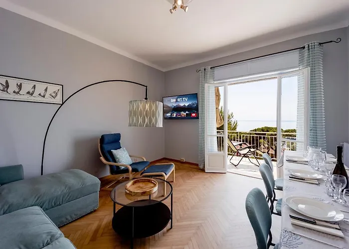 Apartmán Guesthost - Foce Charming Seaview Flat *