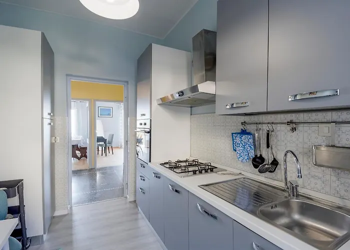 Apartmán Guesthost - Foce Charming Seaview Flat *