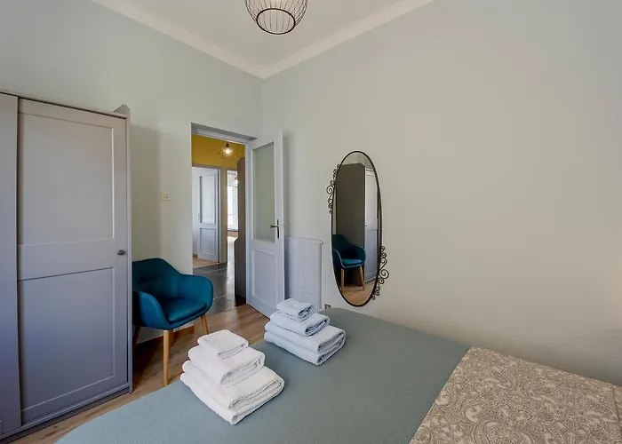 Apartmán Guesthost - Foce Charming Seaview Flat