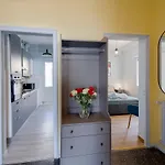Daire Guesthost - Foce Charming Seaview Flat *