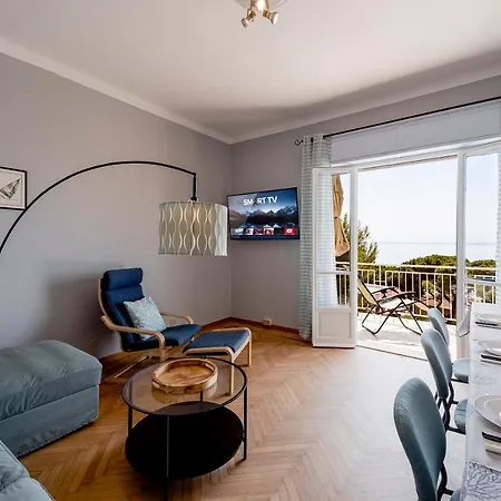 Apartment Guesthost - Foce Charming Seaview Flat *